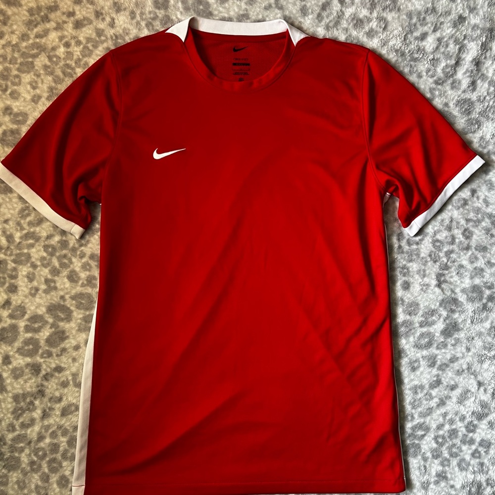 Embroidered men’s Nike shirt